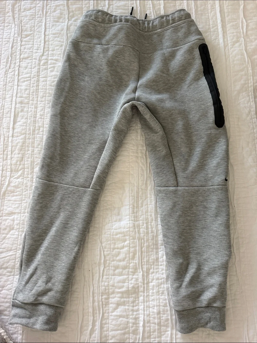 Boys Nike Tech Fleece Grey Drawstring Joggers. Size L.
